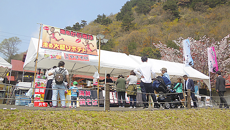 【翠波高原 菜の花まつり 愛媛/四国中央市】 一面の菜の花に囲まれる圧倒的な映え空間を楽しもう！