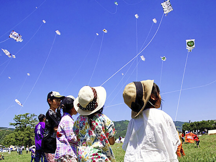 【いかざき大凧合戦 愛媛/内子町】 400年の伝統を誇る迫力の凧揚げ合戦の幕開け！