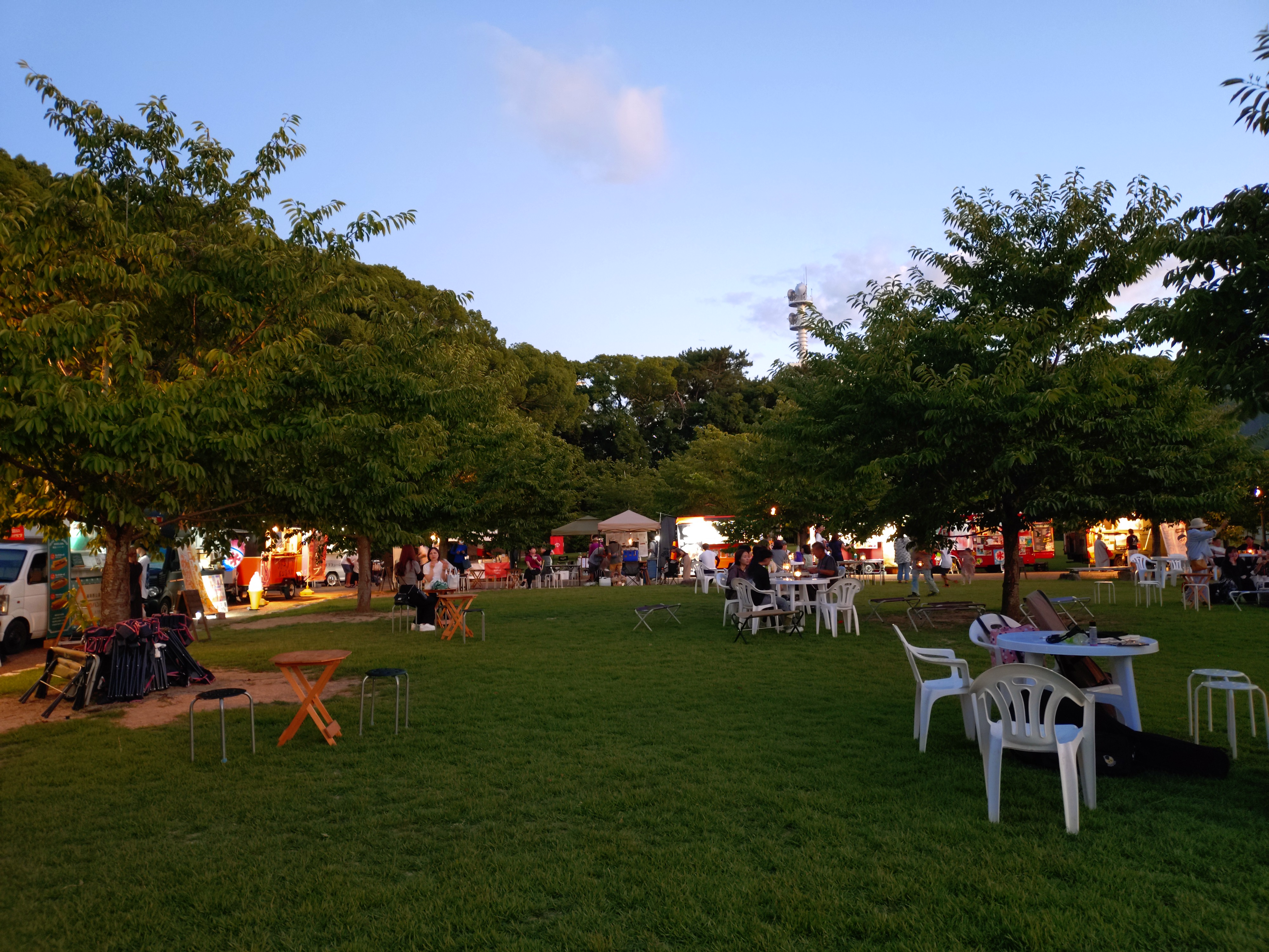 【堀之内夕暮れマルシェ】 夏の夜、城山公園で心地よい夕涼みと美味しいグルメを満喫しよう 【愛媛/松山市】