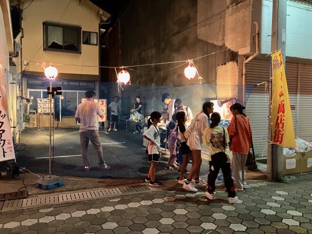 【第39回みなみ夜市&たそがれコンサート】 夕暮れのみなみ商店街で温もりあふれる夏祭り体験 【愛媛/伊予市】