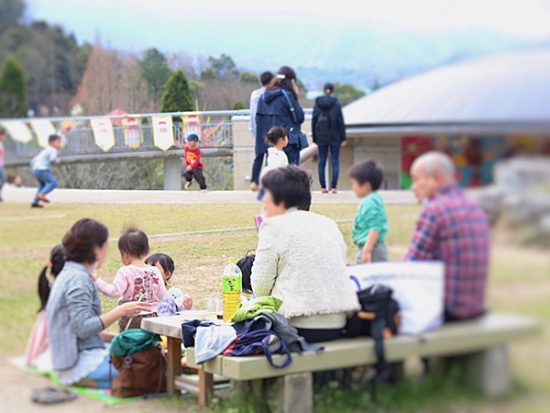 外で楽しむご家族もたくさん