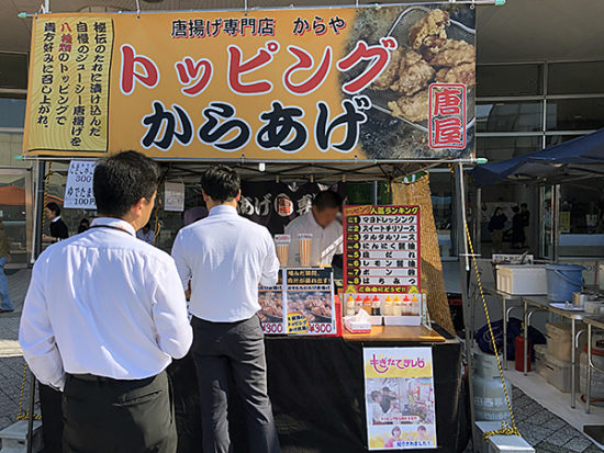 到着したお昼頃には行列ができていたお店も。