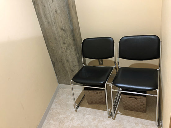 授乳室には椅子が2つありました。