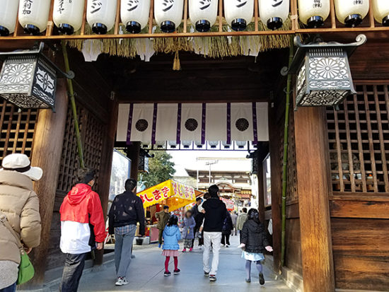 椿神社内の楼門