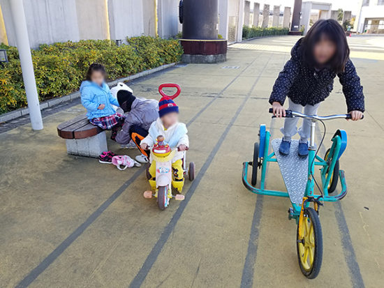 お姉ちゃんはおもしろ自転車。息子くんはマイ自転車