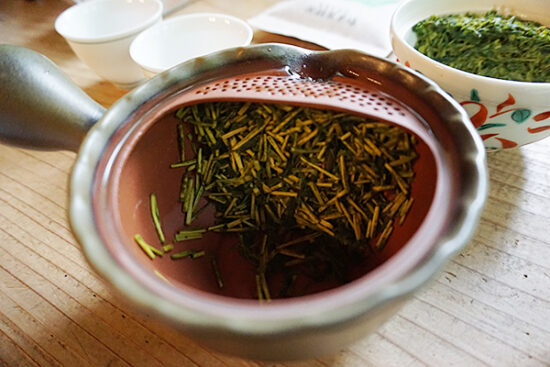 「かりがね」は茎がメインのお茶です。ほうじ茶にもよく使われます。