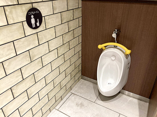女子トイレには男児用こどもトイレもあり