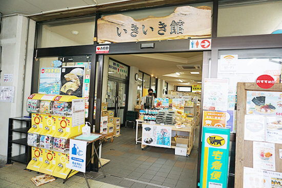 乗船チケットはこの売店で買います