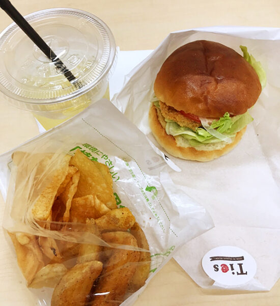 食べ応えのある鯛カツバーガー。瀬戸内海の恵をいただきまーす。