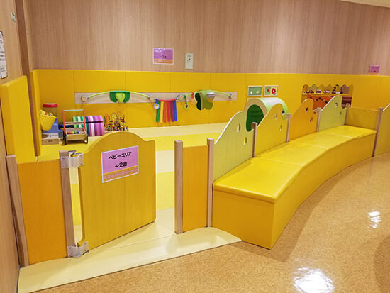 入口横には2歳までの子専用のプレイルーム。