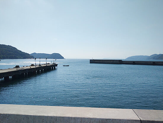 のんびりした海の風景。この先には九州があります。