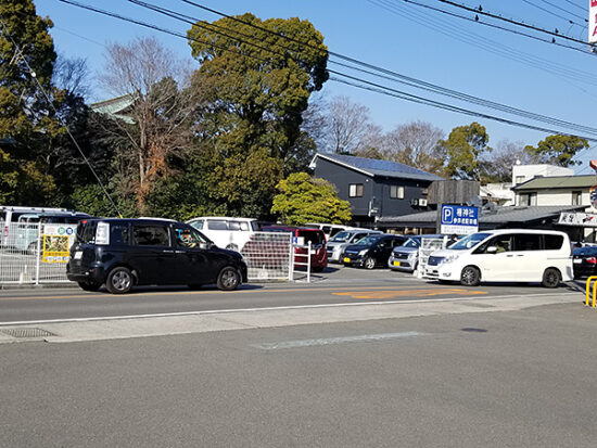 駐車場の出入りも大忙し！