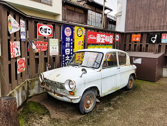 レトロな車も発見！