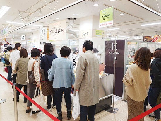 北海道ミルククッキー札幌農学校さんには長蛇の列が！並ぶのも楽しみの一つ。