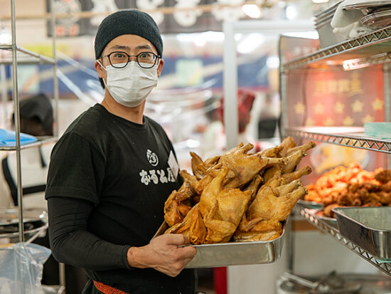 鶏を揚げ続けて2年以上！職人の石澤さん