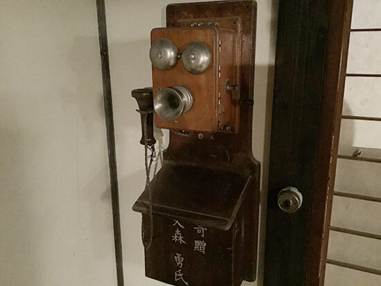 昔ながらの電話機！なんだか可愛いです