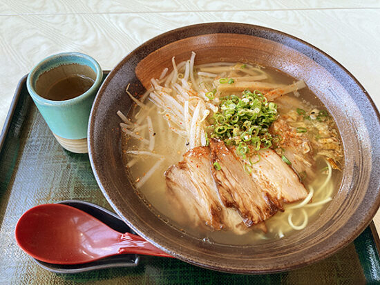 焼き豚塩ラーメン：肱川の中華麺を使用、おいしい。