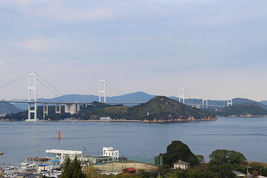 来島海峡大橋の景色もバッチリ！風景だけを撮るもよし、誰かと一緒に記念撮影も◎