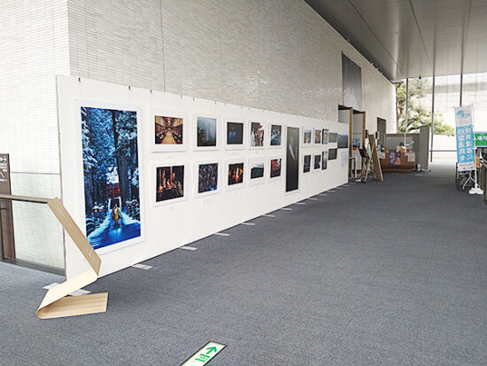 写真家・垂井俊憲氏による高野山の写真の展示がありました。