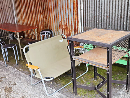 風雨除けがしっかりされた飲食スペース