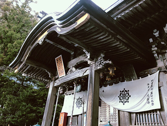 岩屋寺の本堂