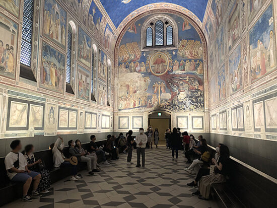 イタリア・スクヴェローニ礼拝堂も内観をまるごと環境展示。 まるで現地にいるみたい…！