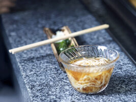 安森洞そうめん流し 愛媛/鬼北町】 大自然の中で夏ならではの山の恵み