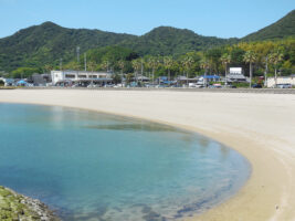 【伯方ビーチ 愛媛/今治市】 海水浴と景観の両方を楽しめる贅沢な海水浴場