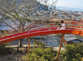 西日本最大級?! 超絶景の全長120mのローラー滑り台がある瓦のふるさと公園 【愛媛/今治市】