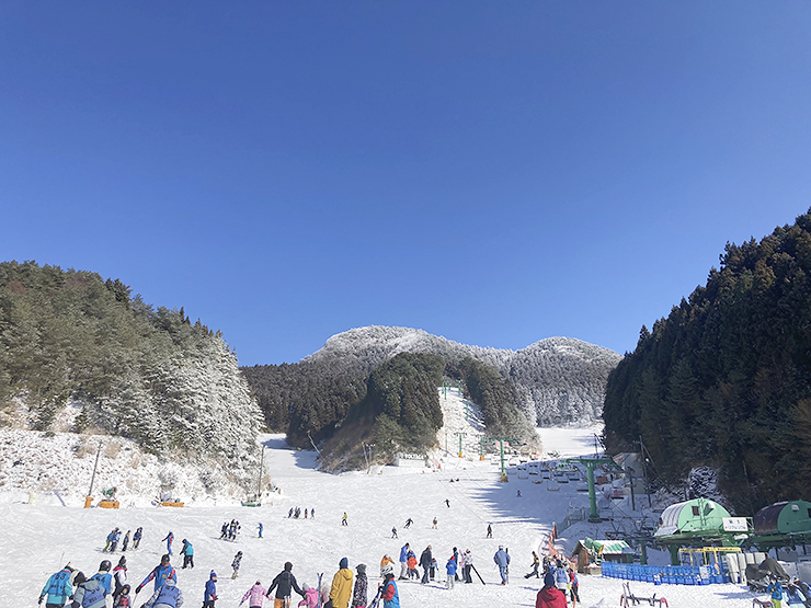 【久万スキーランド 愛媛/久万高原町】 一面雪に囲まれて、冬を全身で感じよう♪