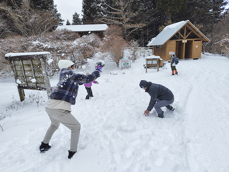 真冬の上林森林公園で雪遊び 【愛媛/東温市】