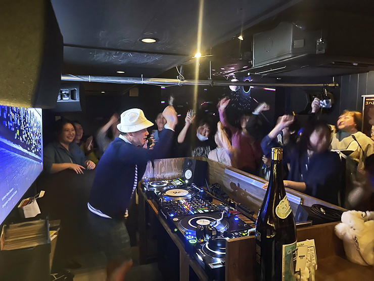 【カジヒデキ＆かせきさいだぁ新春スペシャルライブ 愛媛/松山市】 渋谷系を代表するアーティストのライブ＆DJを間近で堪能！