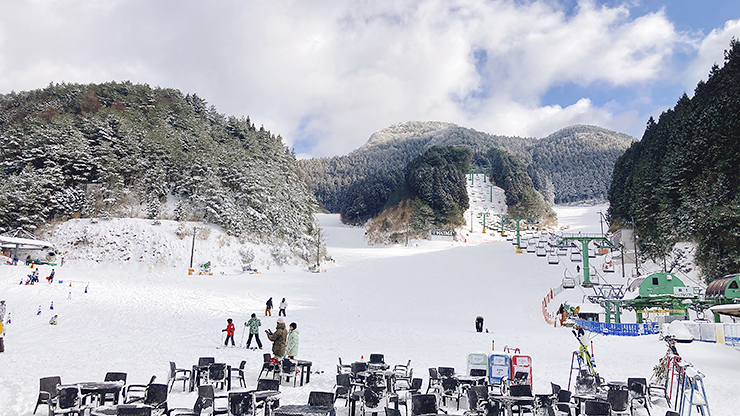 【久万スキーランド 愛媛/久万高原町】 一面雪に囲まれて、冬を全身で感じよう♪