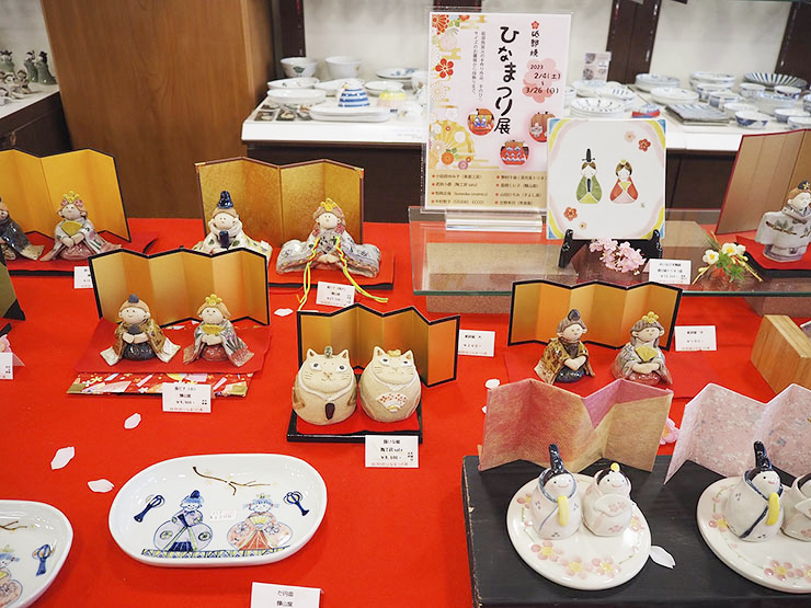 【砥部焼ひなまつり展 愛媛/砥部町】 砥部焼伝統産業会館で愛媛を代表するひな人形の展示販売イベント