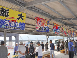 【宮窪の漁師市】 旬の海の幸と地元野菜が集う朝市【愛媛/今治市】