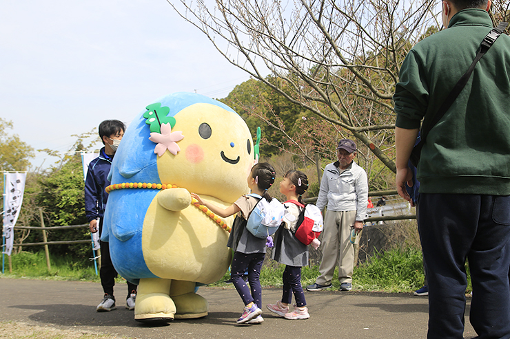 【いわぎ桜まつり2025 愛媛/上島町】 桜×海の絶景！ 満開の桜とご当地グルメで春の思い出を作ろう