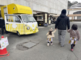 財布の紐がついつい緩む！？ 文化会館のおそばでたのしまるしぇin三瓶文化会館 【愛媛/西予市】