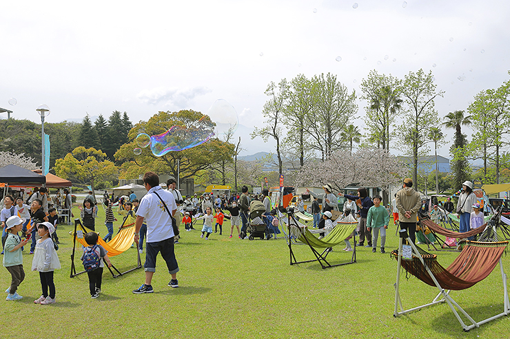 ハンモックフェス 愛媛/新居浜市】 黒島海浜公園で心地よい海風に包ま