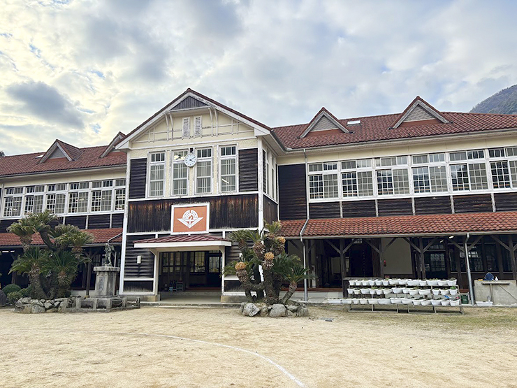 わくわくモニターツアーで心温まる1日！ 新鮮ないちご、手作りピザ、校舎見学の旅♪ 【愛媛/伊予市】