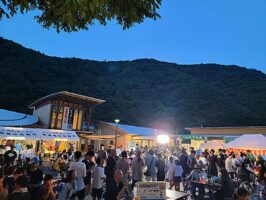 【道の駅清流の里ひじかわ 夜市】 涼やかな夜風と大洲市の夏を彩る特別なひととき【愛媛/大洲市肱川町】