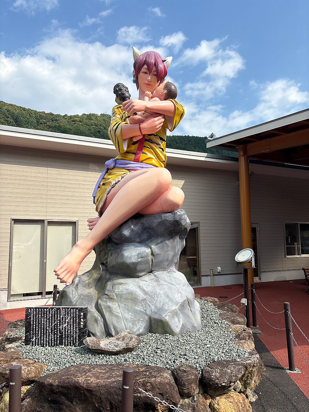 女鬼のモニュメント