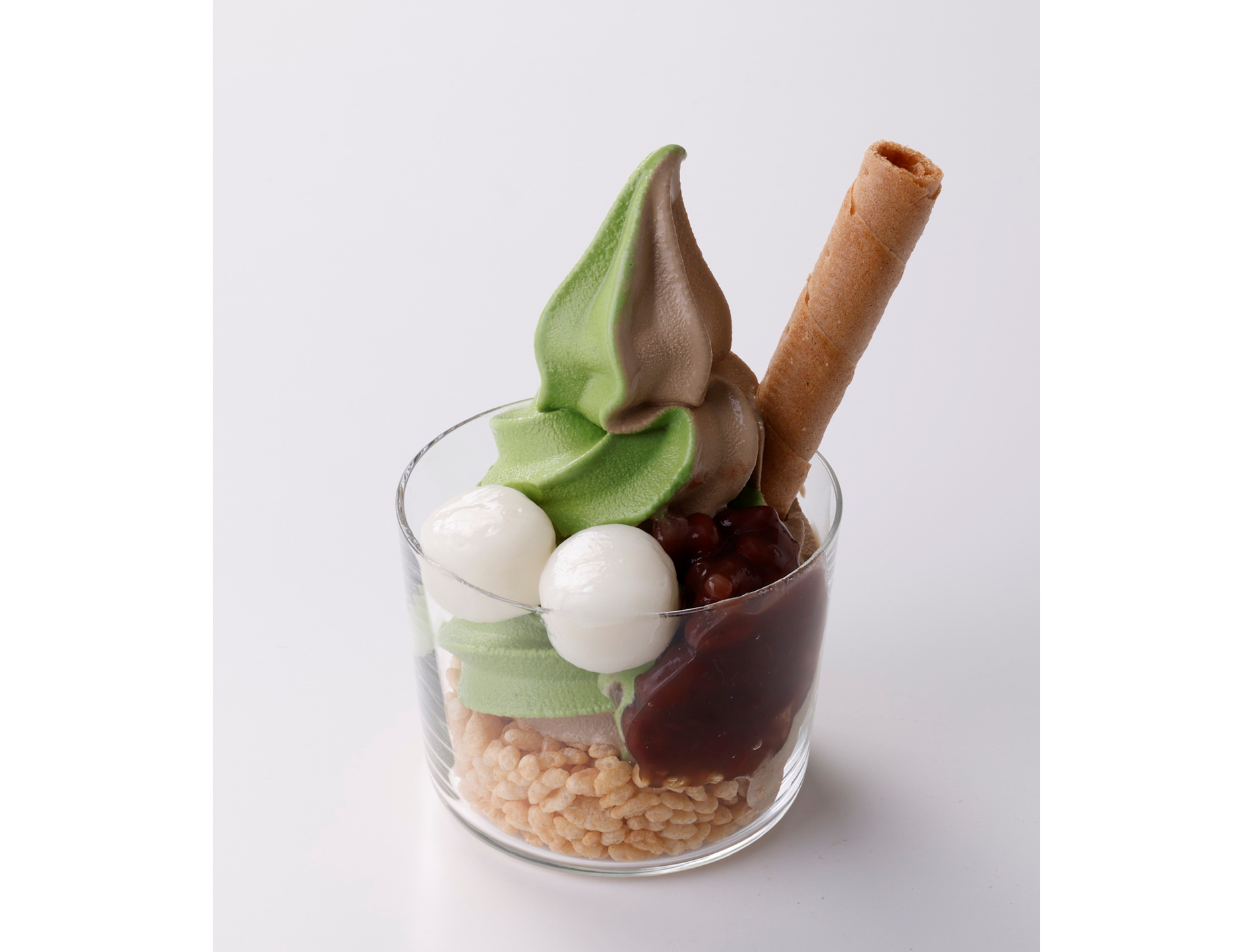 抹茶＆ほうじ茶白玉あずきソフトクリーム（イートイン770円/税込、テイクアウト756円/税込）