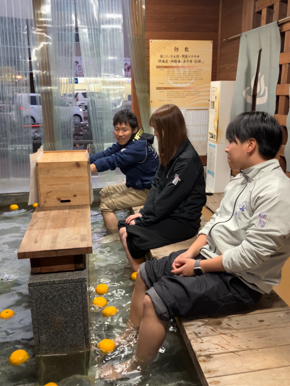 鳴門駅前足湯「ふろいで～」