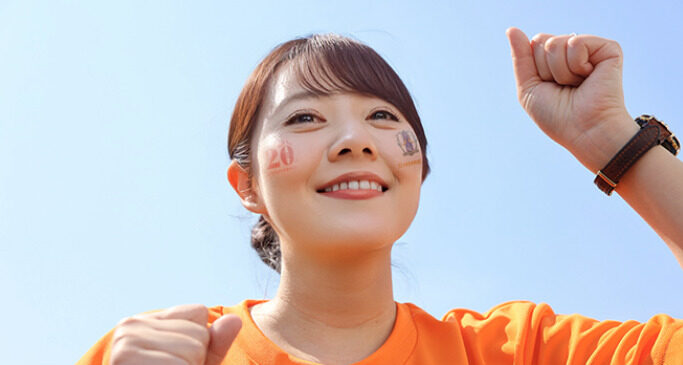 フェイスペイント：エンブレムシールを無料配布