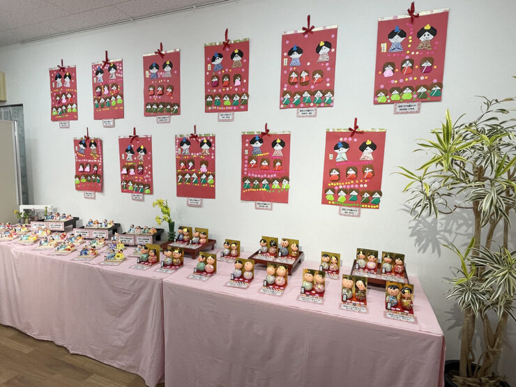 園児たちのおひな様作品展