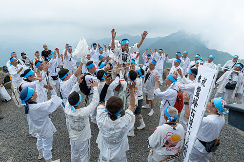 【お山開き大祭】夏の訪れとともに石鎚神社で体感する壮大な夏祭り（愛媛/西条市）