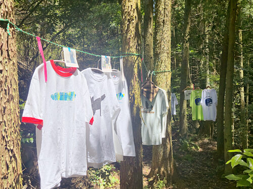 森の中でTシャツ展示！？ 東温市の「森のTシャツ展」が素敵すぎた（愛媛/東温市・おでかけレポ）