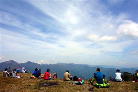 地元愛媛県の人気登山ガイド智さんと行く春のハジメテトザン 平家平/冠山