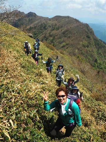 地元愛媛県の人気登山ガイド智さんと行く春のハジメテトザン 石鎚山