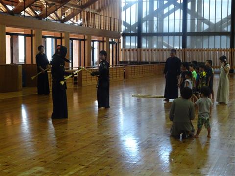 愛媛県武道館親子武道体験教室(銃剣道編)